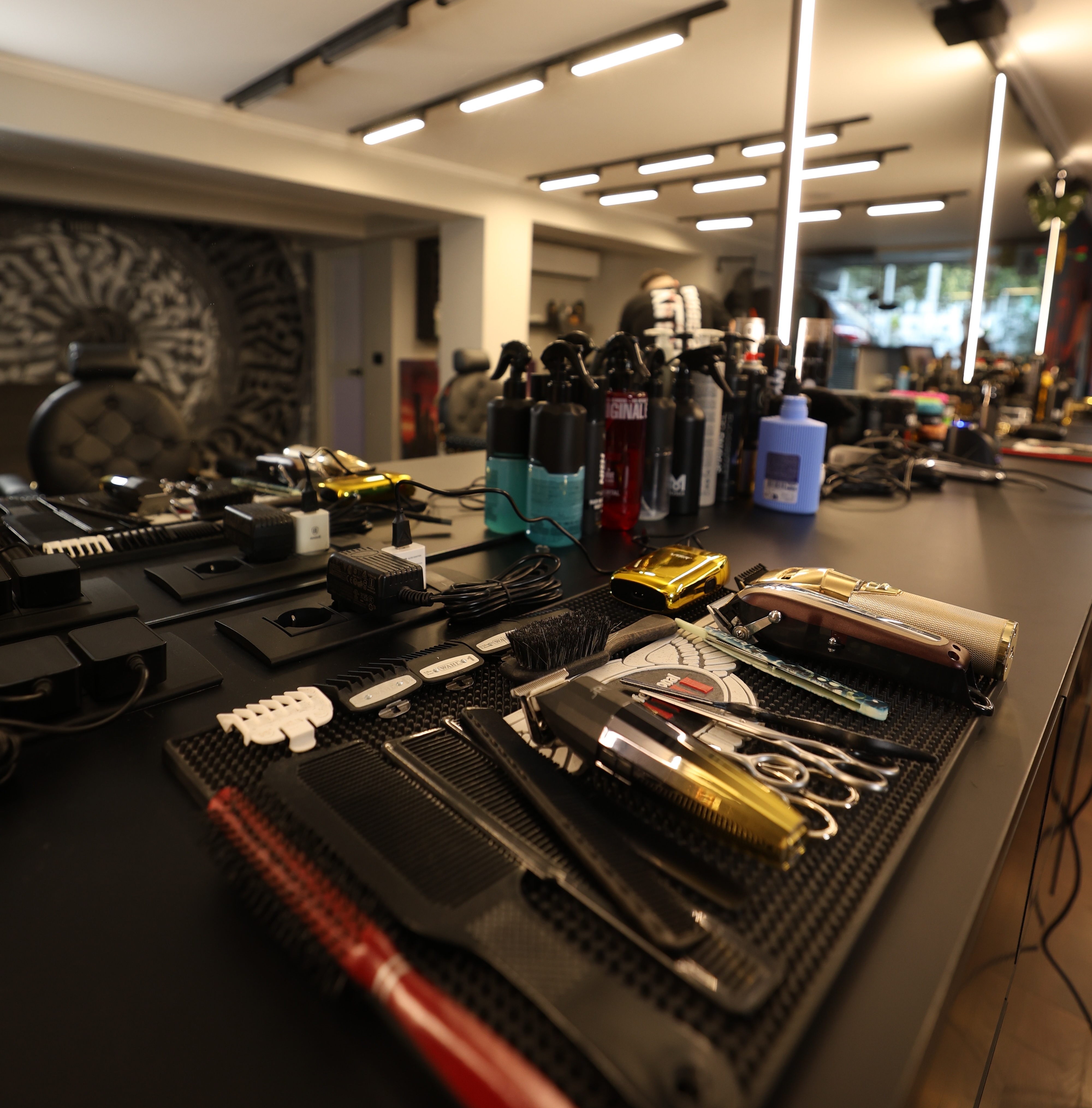 Barbershop profesional në Tiranë – prerje flokësh dhe rregullim mjekre